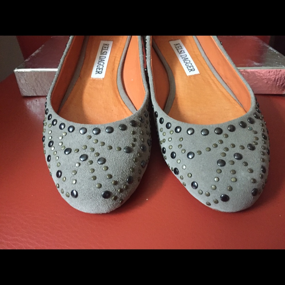 Shoes - Picture 4 of 4